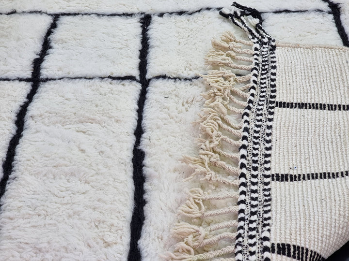 AMAZING BENIOURAIN RUG, Berber Moroccan Rug, Handmade Wool Rug, Abstract Rug, White and Black Rug, Area Rug, Plain Rug, Bohemian Wool Carpet